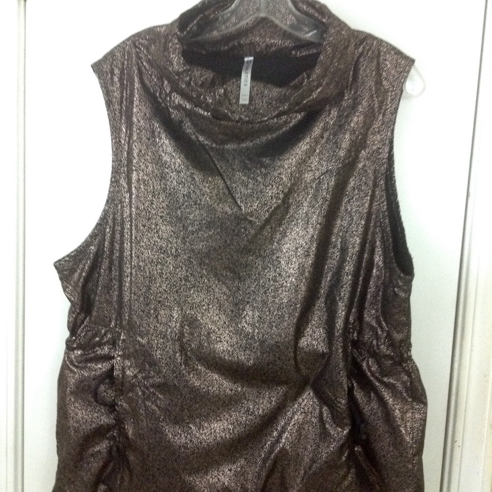 Fabletics Bronze Top - Picture 6 of 6